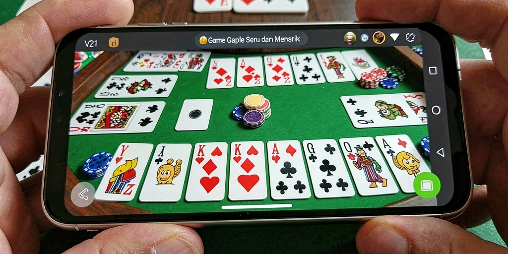 Gameplay V21 menunjukkan keseruan bermain Gaple dengan teman.